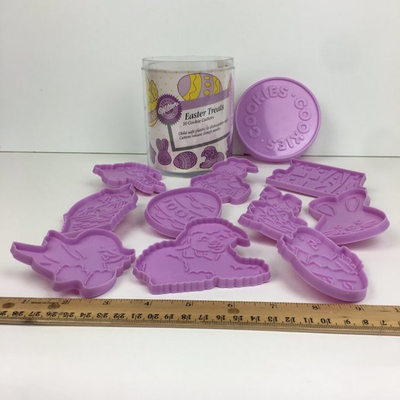 Vtg 1990 Wilton 10 Easter Treats Cookie Cutters Spring Plastic w Orig Container - Picture 1 of 12
